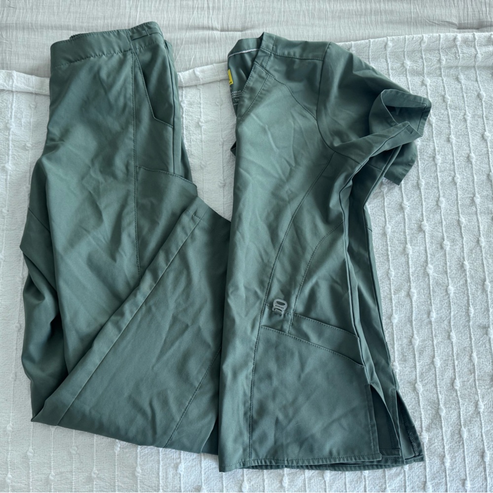 Wonder Wink scrub set XS Petite green pants and top nurse medical